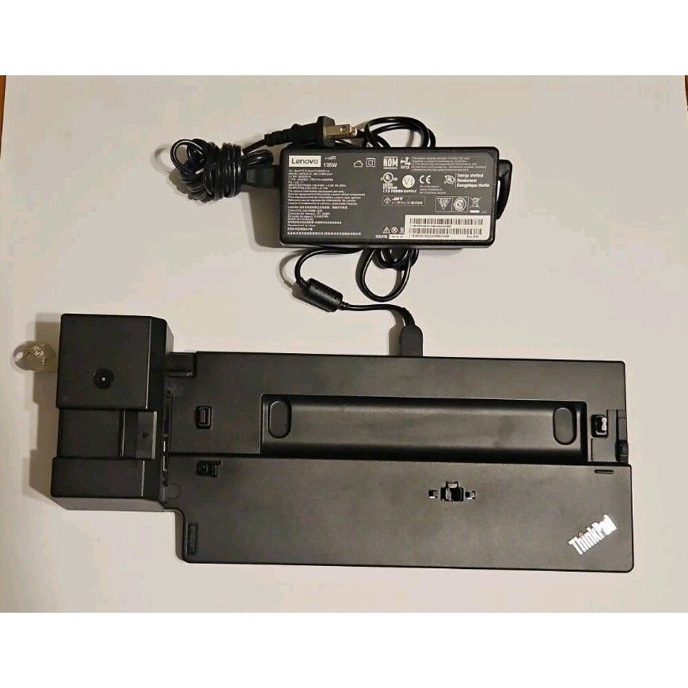 Lenovo ThinkPad Ultra Docking Station 40AJ + 135W AC Adapter